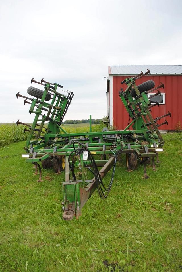 Image of John Deere 960 equipment image 1