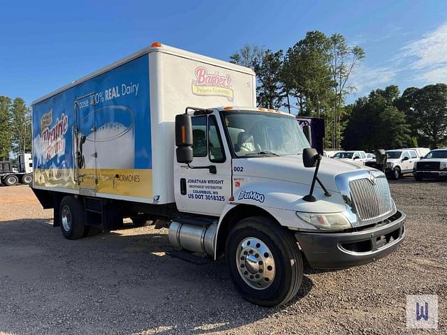 Image of International Durastar 4300 equipment image 2