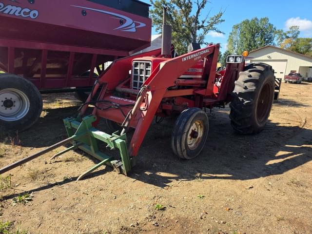 Image of International Harvester 674 equipment image 2