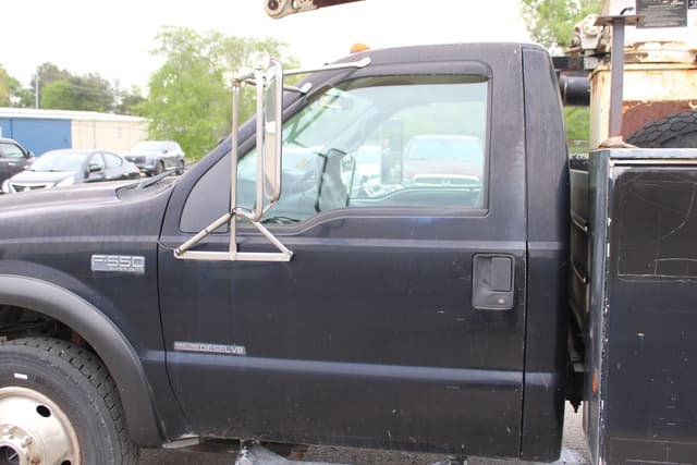 Image of Ford F-550 equipment image 4