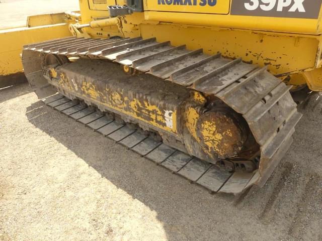 Image of Komatsu D39PX-22 equipment image 4