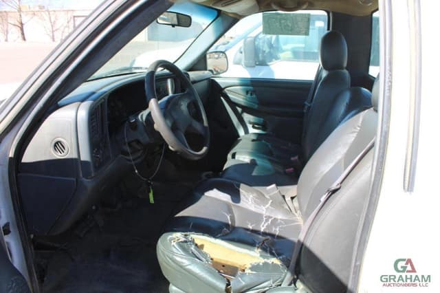 Image of GMC 2500HD equipment image 4