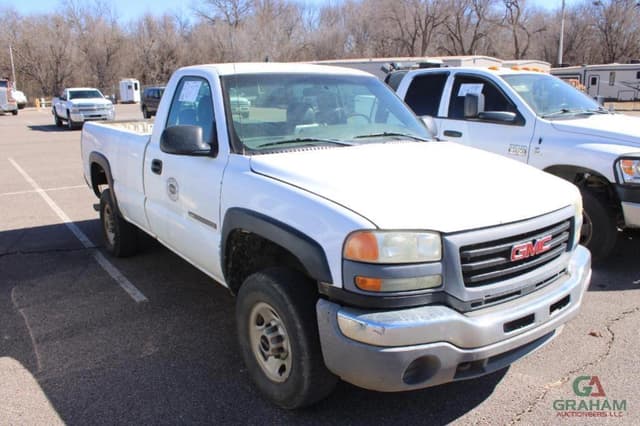 Image of GMC 2500HD equipment image 1