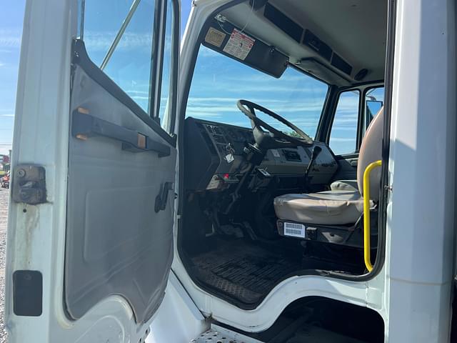Thumbnail image Freightliner FL70 14