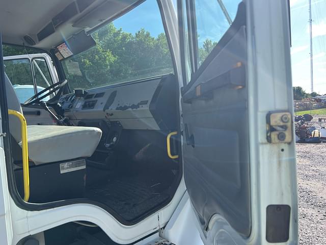 Thumbnail image Freightliner FL70 15