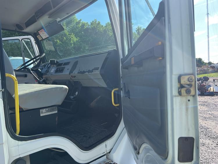 Main image Freightliner FL70 15