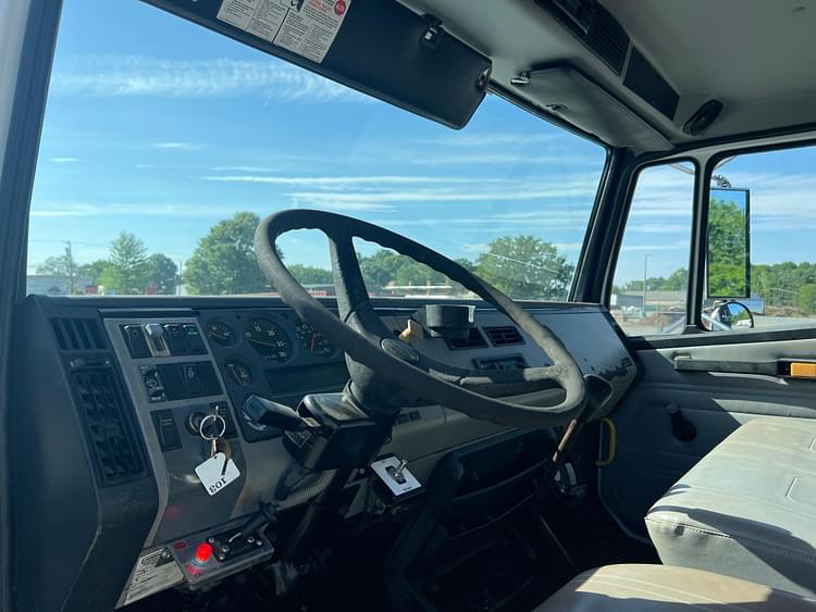 Main image Freightliner FL70 16