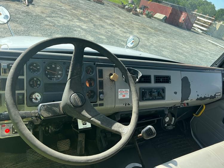 Main image Freightliner FL70 17