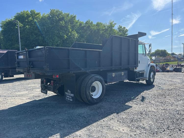 Main image Freightliner FL70 5