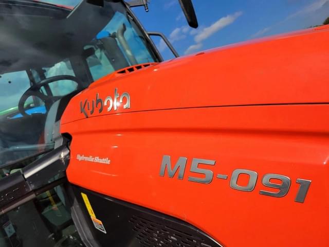 Image of Kubota M5-091 equipment image 4