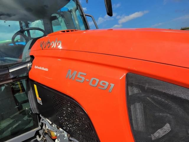 Image of Kubota M5-091 equipment image 3