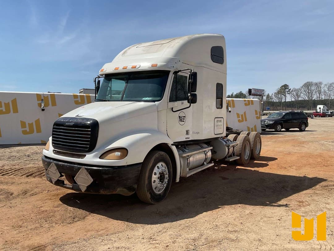 Image of Freightliner Columbia Primary image