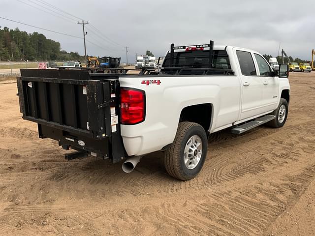 Image of Chevrolet 2500HD equipment image 4