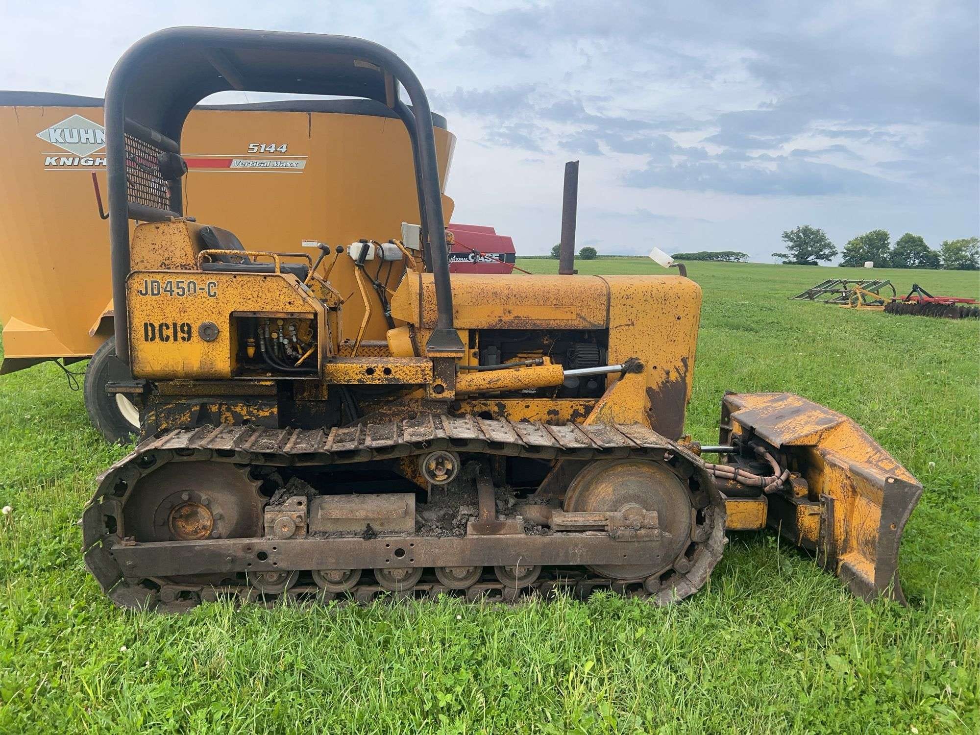 John Deere 450-C Equipment Image0