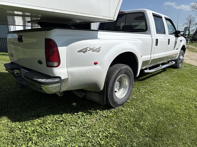 Image of Ford F-350 equipment image 3