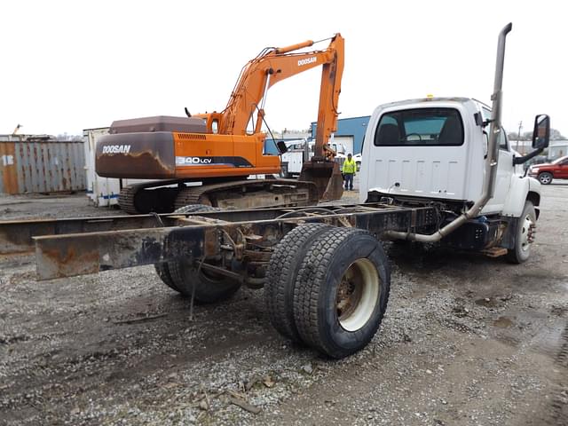 Image of Chevrolet C7500 equipment image 3