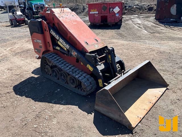 Image of Ditch Witch SK755 equipment image 2