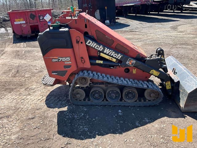 Image of Ditch Witch SK755 equipment image 3