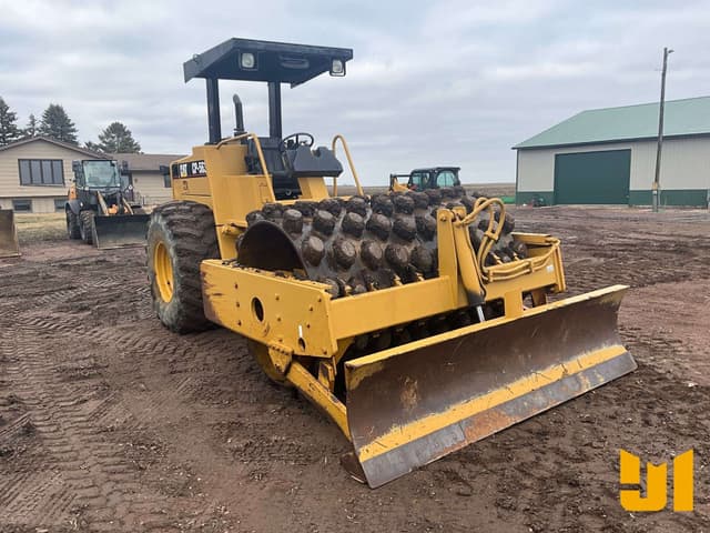 Image of Caterpillar CP-563C equipment image 2