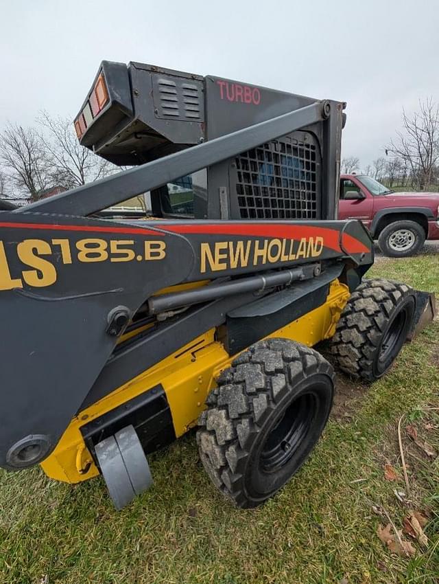 Image of New Holland LS185B equipment image 2