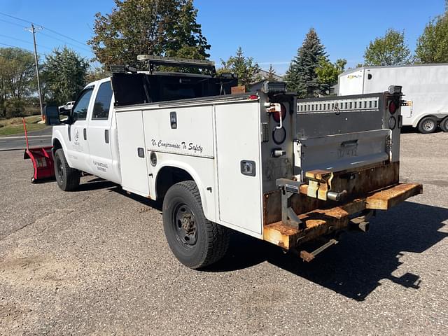 Image of Ford F-350 equipment image 3