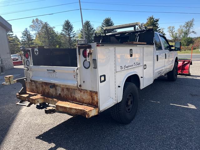 Image of Ford F-350 equipment image 4