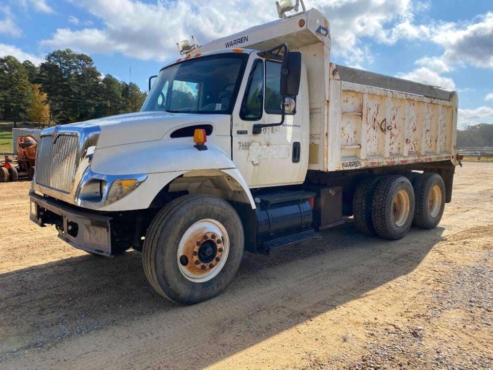 Main image International 7400