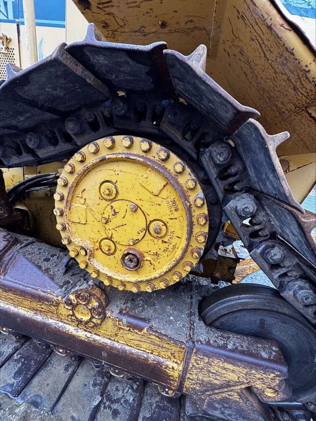 Image of Caterpillar D5M equipment image 4