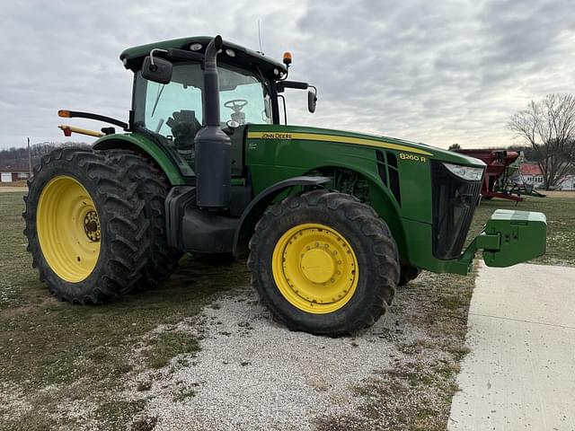 Image of John Deere 8260R equipment image 3