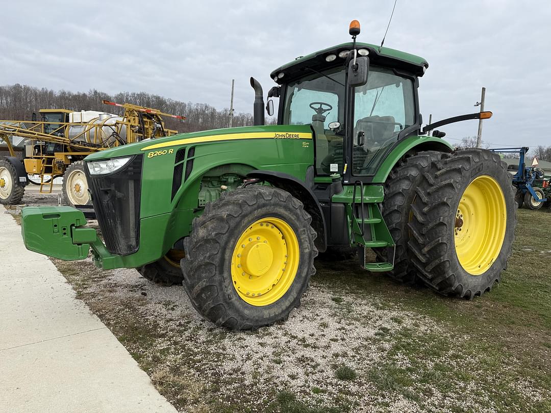 Image of John Deere 8260R Primary image