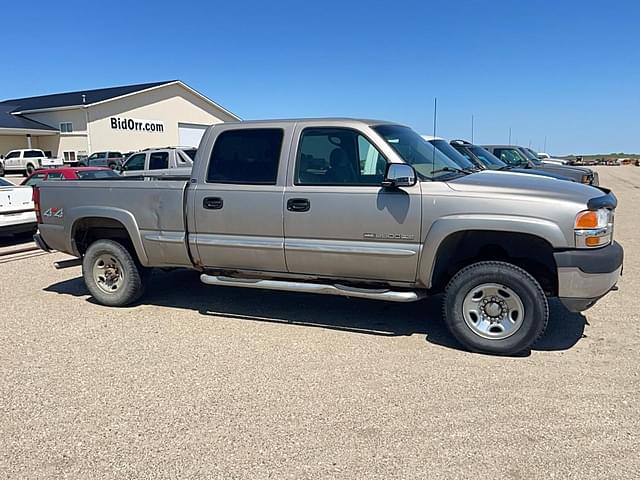 Image of GMC 2500HD equipment image 3