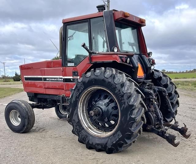 Image of International Harvester 5288 equipment image 1