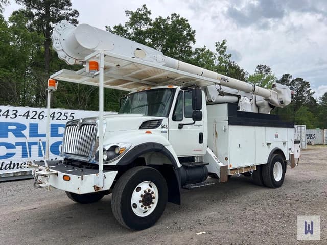 Image of International 7400 equipment image 1