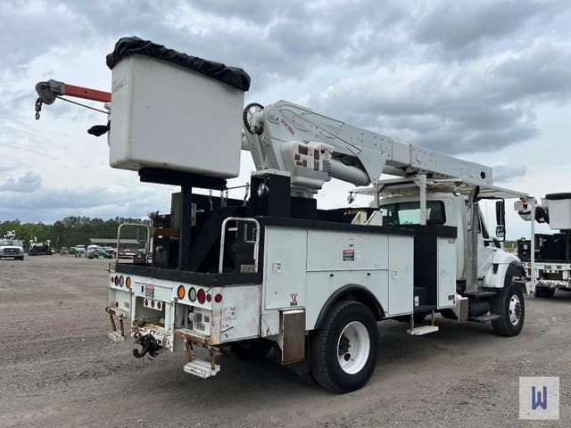 Image of International 7400 equipment image 4