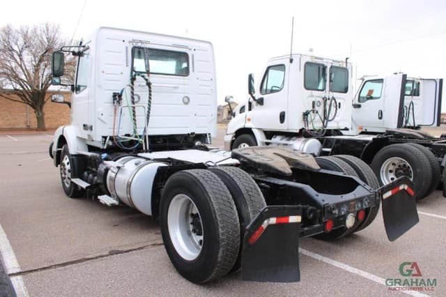 Image of Volvo 300 equipment image 3