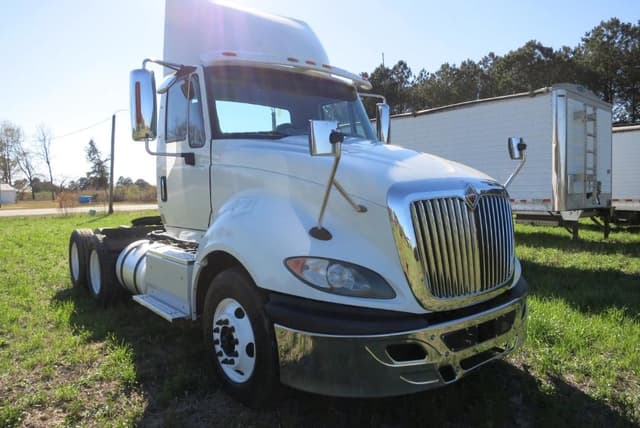 Image of International ProStar Plus 122 equipment image 4