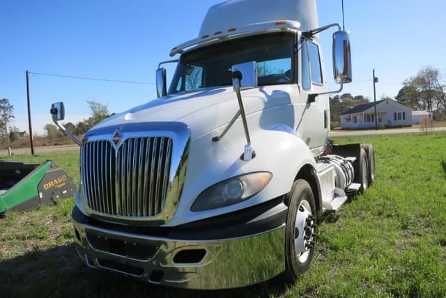 Image of International ProStar Plus 122 equipment image 2