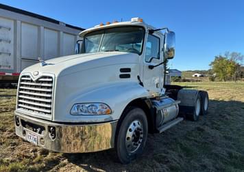 Main image Mack Vision CXN613