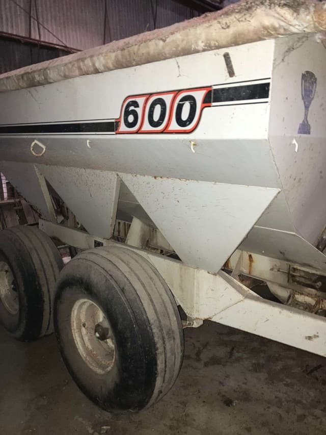 Image of Willmar 600 equipment image 1