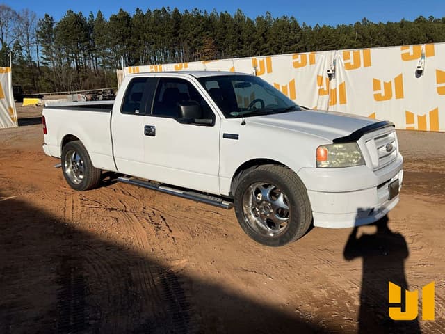 Image of Ford F-150 equipment image 2