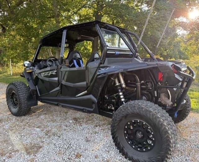 Image of Polaris RZR 1000 equipment image 2