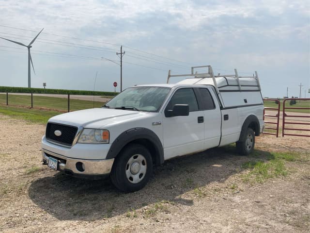 Image of Ford F-150 equipment image 1