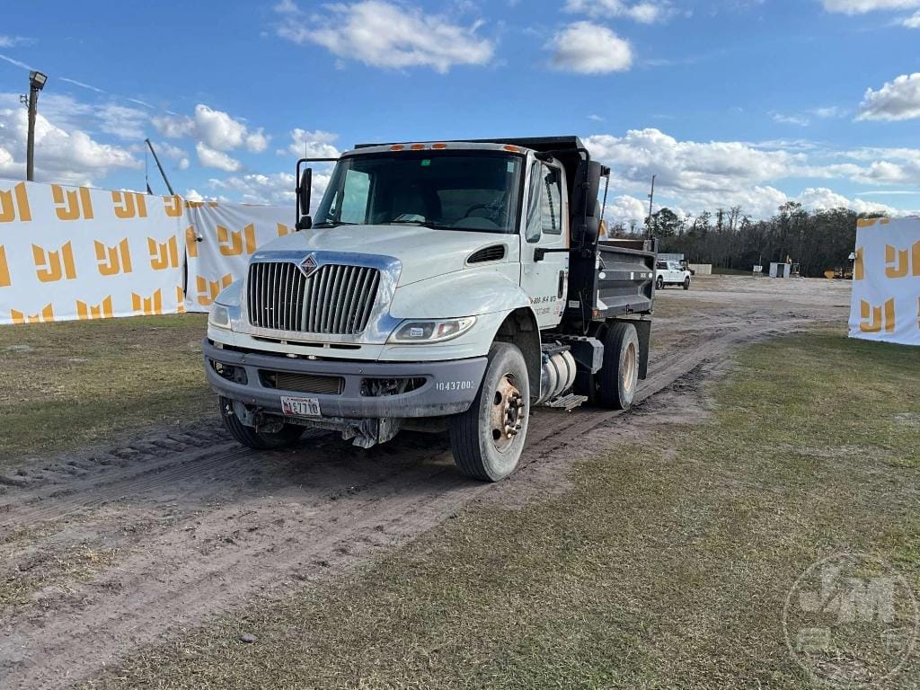 2016 International 4300 Equipment Image0