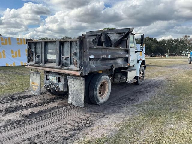 Image of International 4300 equipment image 4