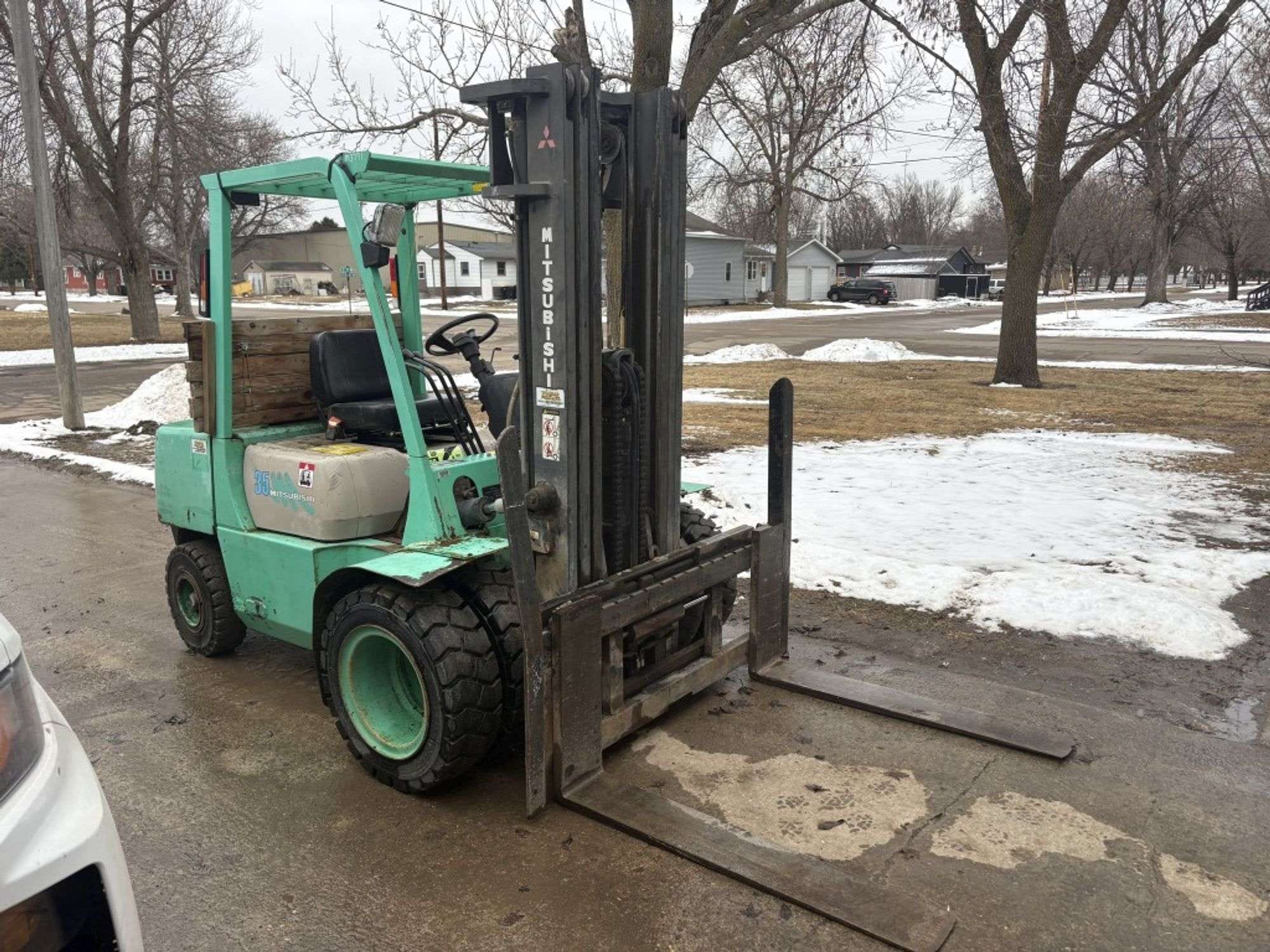 Mitsubishi FG35 Equipment Image0