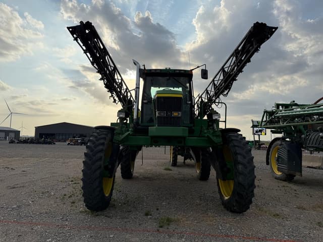 Image of John Deere 4710 equipment image 1