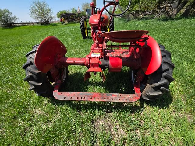 Image of Farmall B equipment image 3
