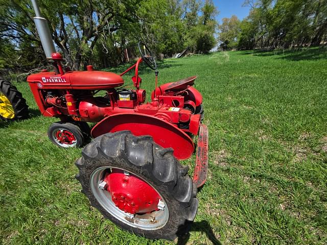 Image of Farmall B equipment image 2
