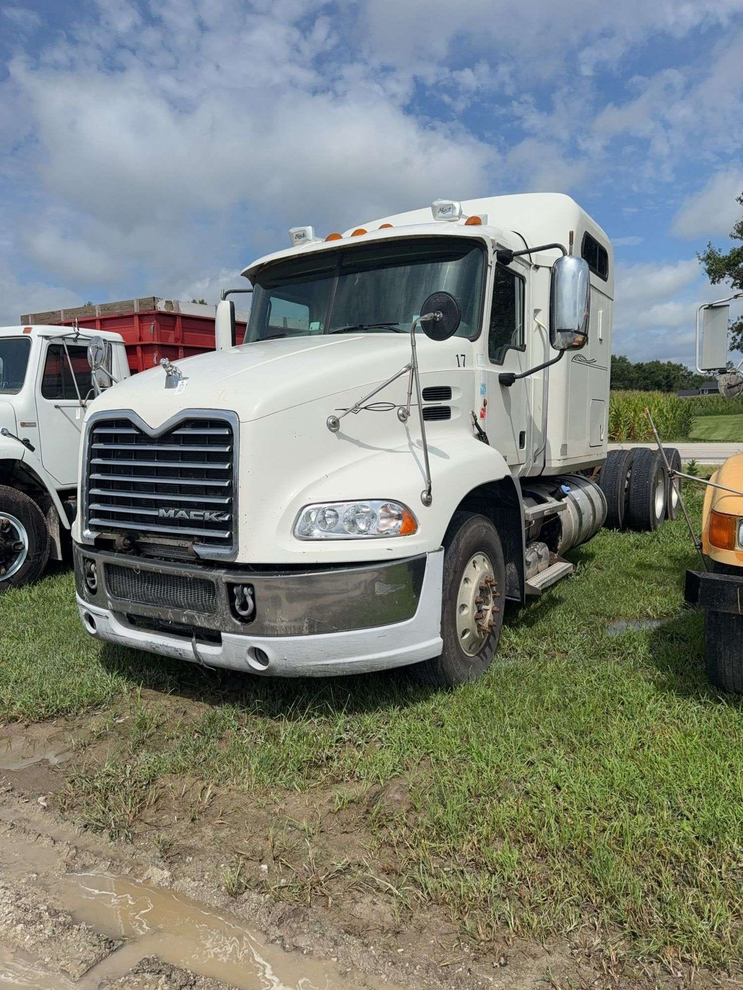 2013 Mack CXU613 Equipment Image0