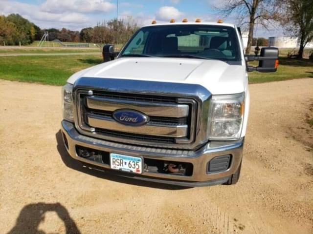 Image of Ford F-350 equipment image 2